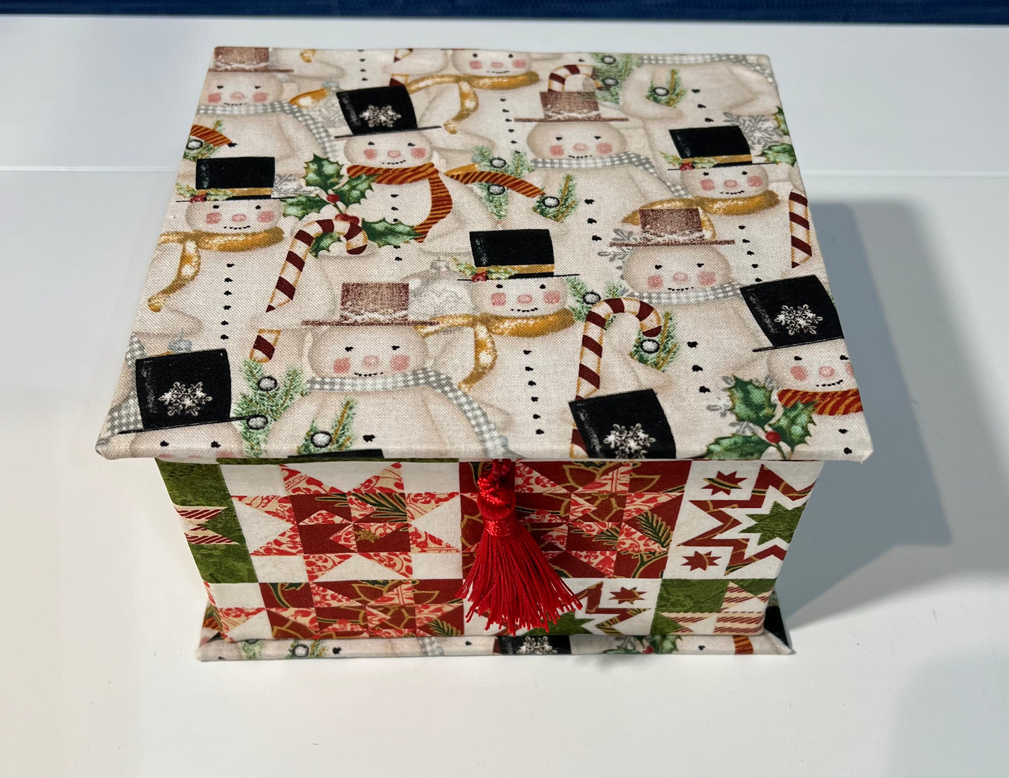 Medium Hinged Lidded Box - Snowmen