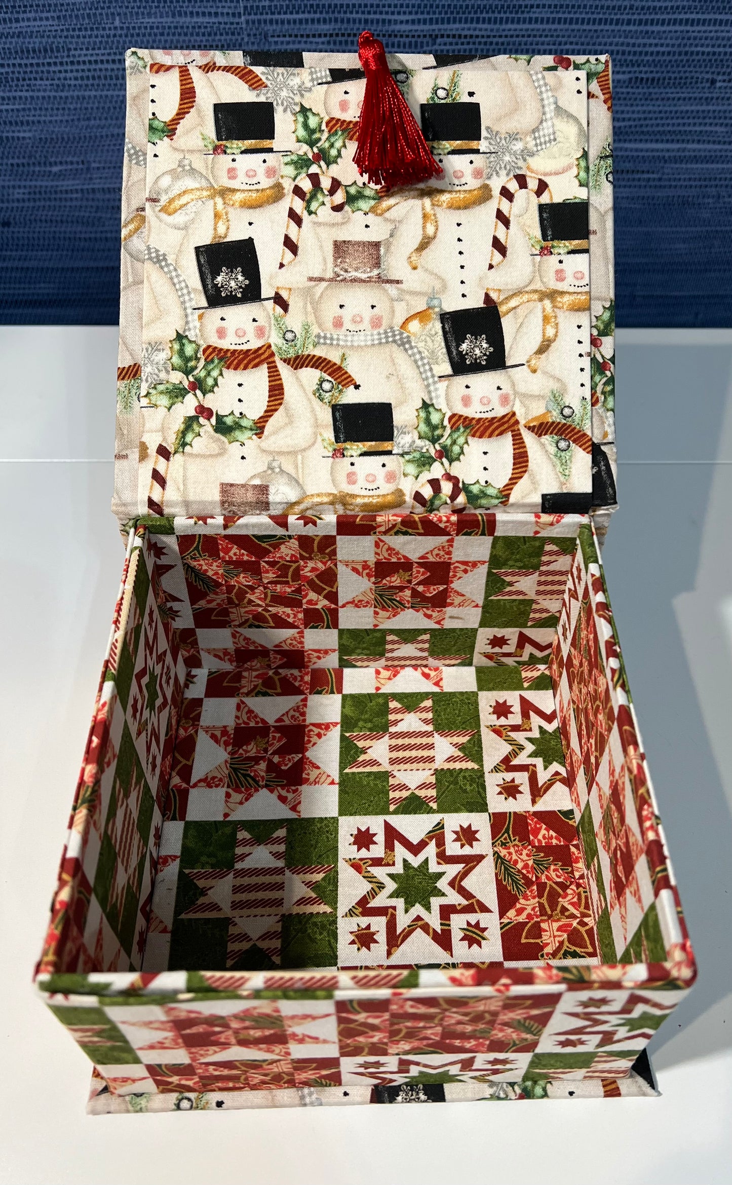 Medium Hinged Lidded Box - Snowmen